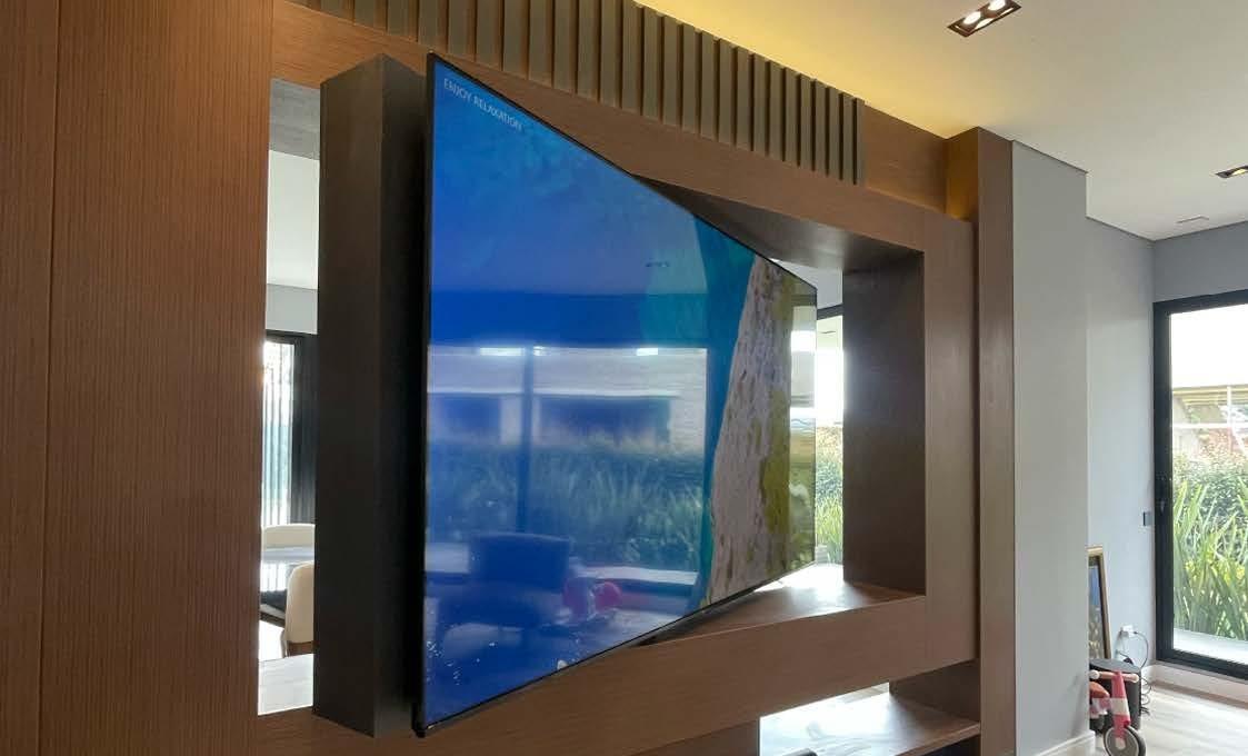 Sistema de giro 180 grados para televisor
